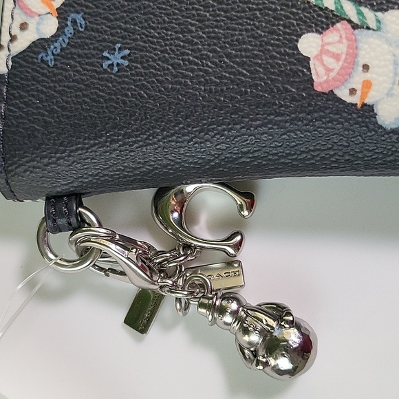 NWOT Coach Snowman Wristlet with snowman and C hang tag - Picture 2 of 9